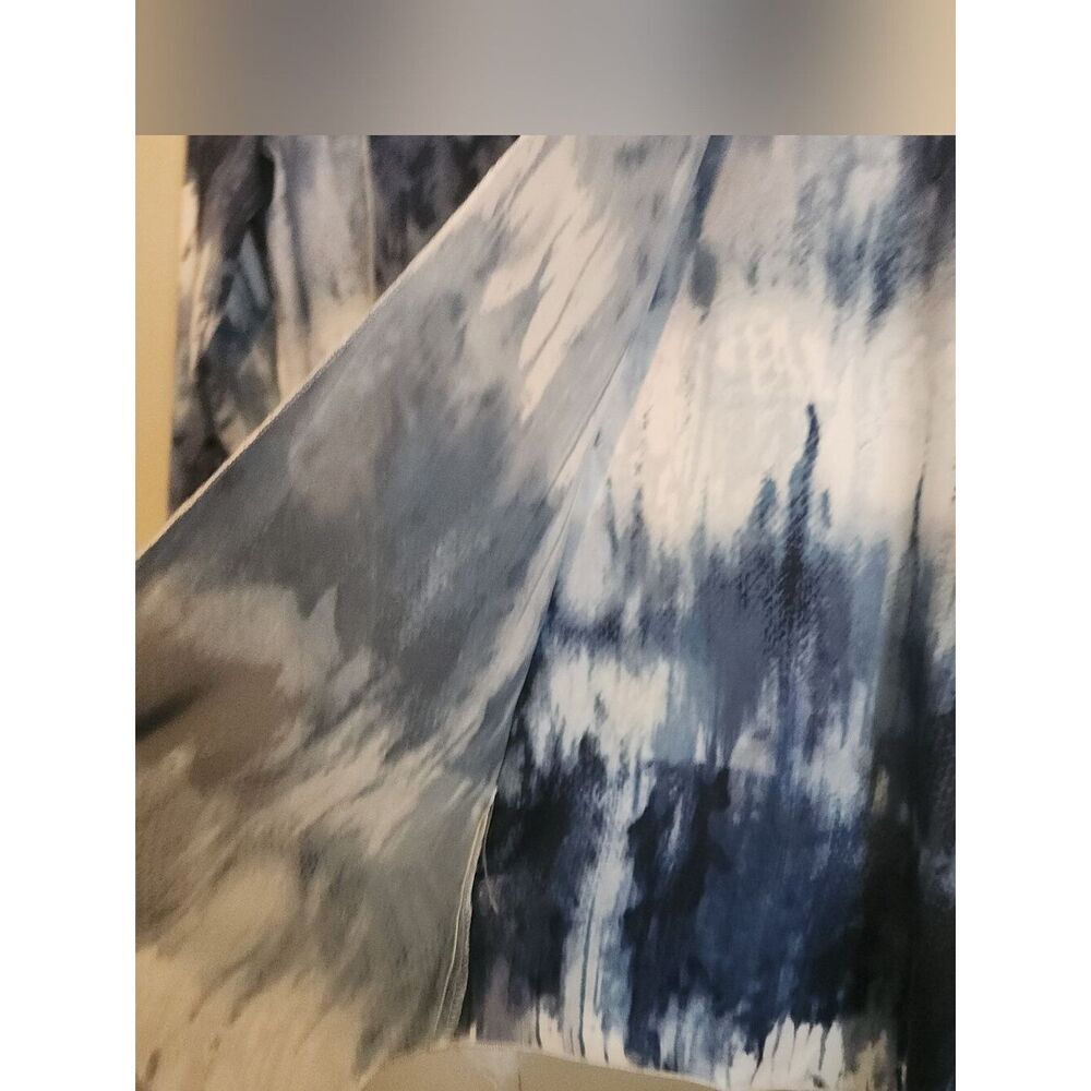 F36 Modes Crystal Fashions Blue Tie-Dye V-Neck Top with shark tooth hem - Picture 7 of 15
